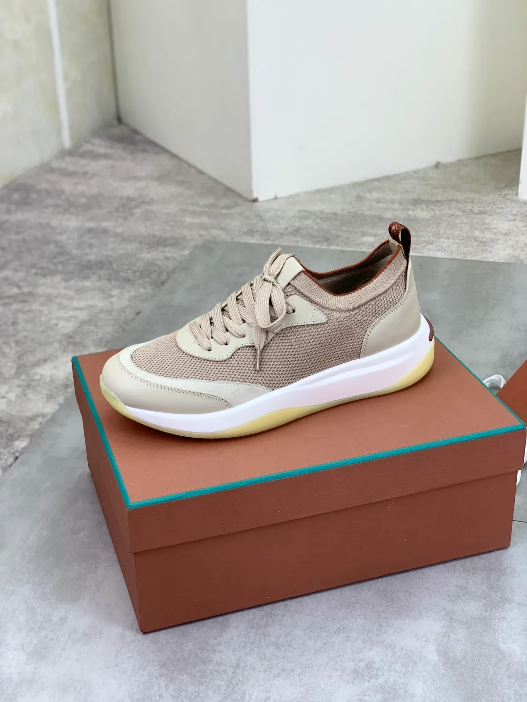 Men's Men's Shoes 💰P620 New 💰High Quality Latest Casual Shoes Loro Piana 💯Top Authentic Grade💯Buy the original 1:1 copy💯 Founded the existing Loro Piana company on April 24, 1924. It is now the sixth generation of family business, providing top quality products to customers who are discerning about taste and quality. Imported original fly woven fabric with cowhide fabric, plain calfskin lining, hand-stitched thread with cowhide feet, original packaging, code number: 38-44 (customized for 45 and 46), seven colors available